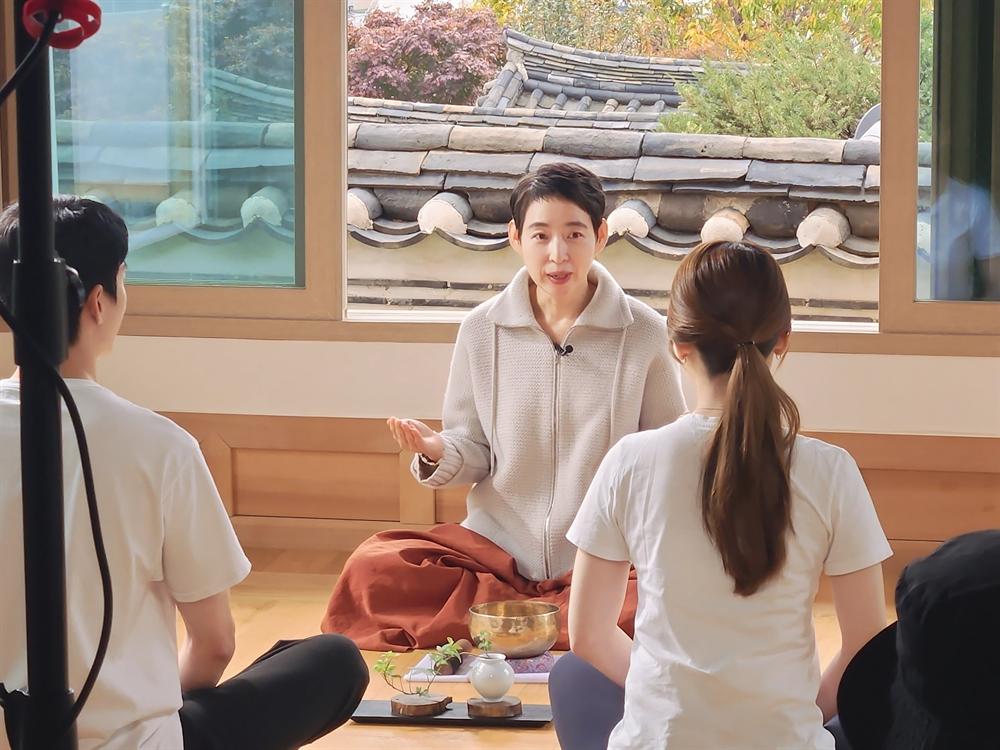 한옥 공간에서 진행된 명상 세션