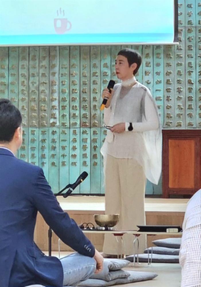 사찰 법당에서의 강연